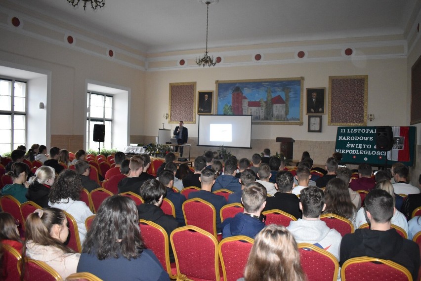 Strażacy i policjanci edukowali młodych kierowców [FOTO] 