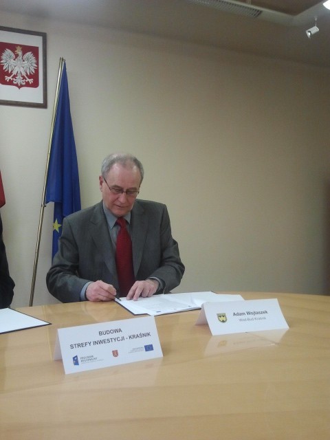 W piątek w Urzędzie Miasta w Kraśniku podpisano umowę na...