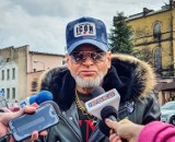 Krzysztof Rutkowski w Lesznie. Opowiedział o swoich 62.  urodzinach, wyjeździe na Ukrainę i ochronie zakładu Akwawit ZDJĘCIA i FILM