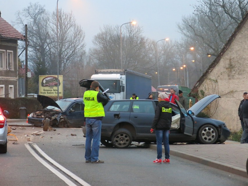 Wypadek w Maciejowej. Zderzyły się dwa samochody osobowe....