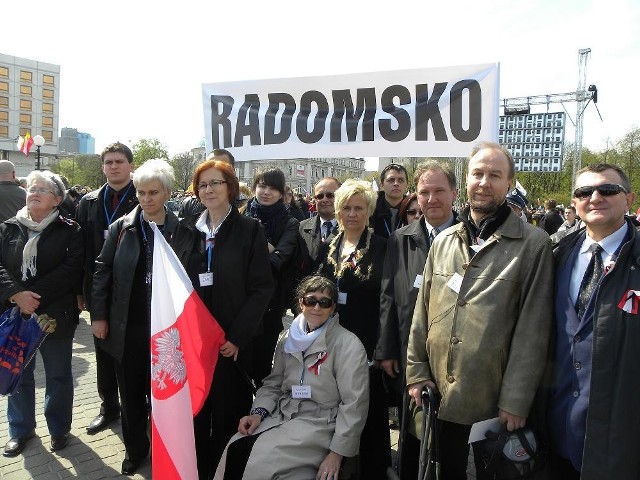 delegacja miasta Radomska na pl. Piłsudskiego w Warszawie