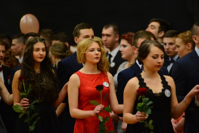 Studniówka 2016 w Zespole Szkół imienia Marii Skłodowskiej-Curie w Ożarowie