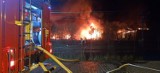 Po wielkim pożarze w Goleniowie: Czy teren jest skażony? Paliły się farby i rozpuszczalniki. Inspektorzy ochrony środowiska są na miejscu