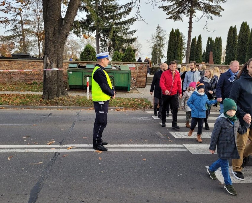 8 kolizji, dwóch pijanych kierowców. Wieluńska policja podsumowuje działania Wszystkich Świętych