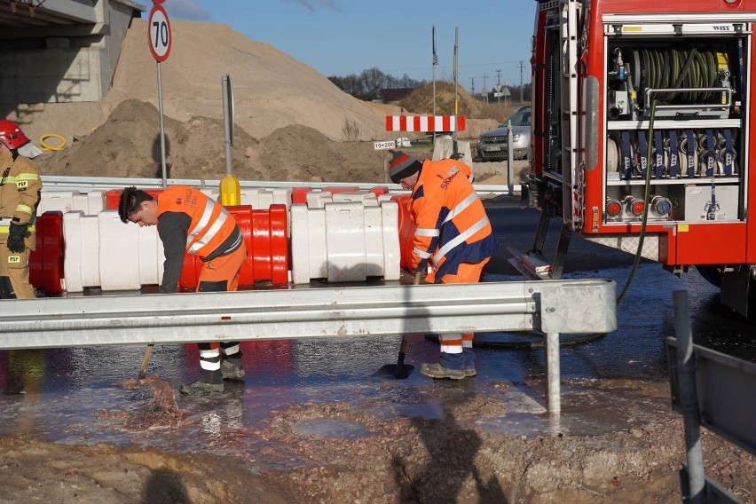 Nietypowa interwencja strażaków. Mięso na drodze krajowej nr...