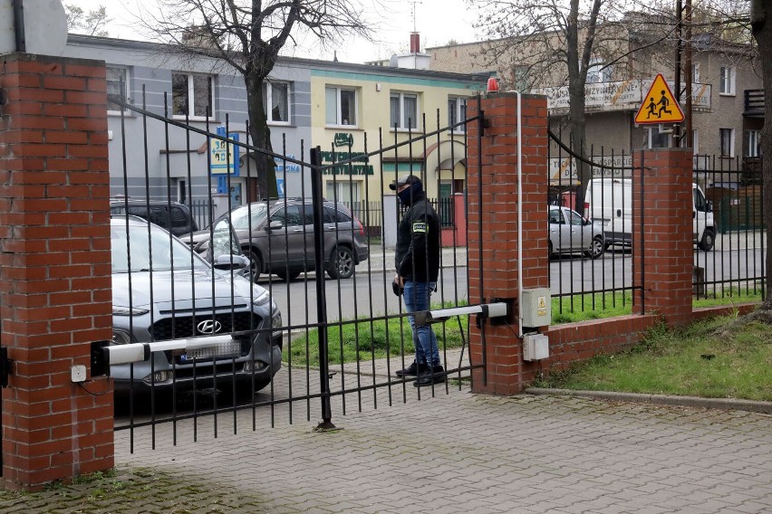 Legnica: Domniemany morderca kobiety doprowadzony do prokuratury, zobaczcie zdjęcia