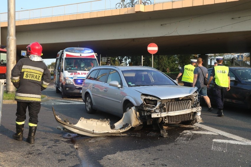 Wrocław. Zobacz zdjęcia z groźnie wyglądającego wypadku na moście Milenijnym 