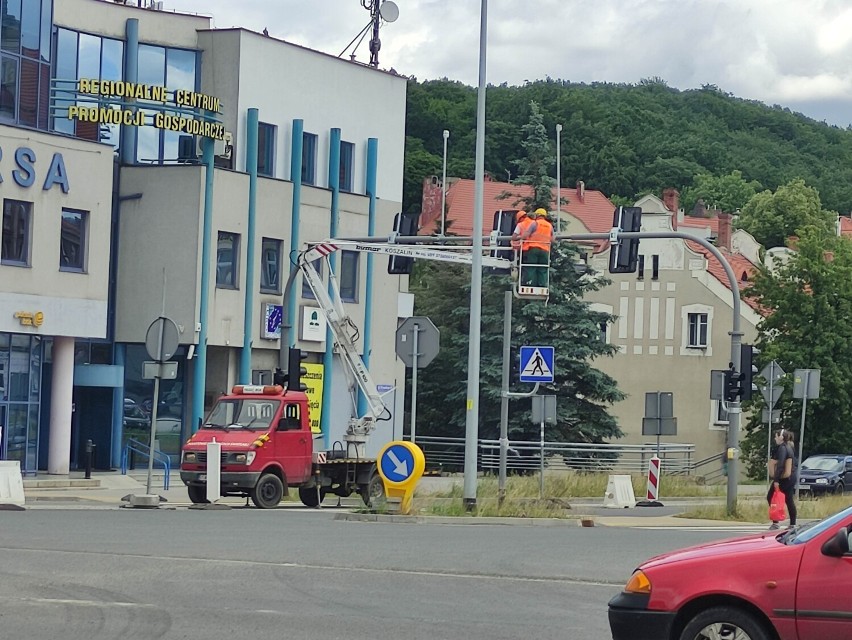 Wałbrzych: Ulica Kolejowa już pod asfaltem. Gdzie jeszcze ułożą masy bitumiczne? [ZDJĘCIA]