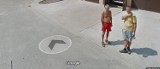 Wyletnieni oborniczanie w kamerze google street view [ZDJĘCIA]