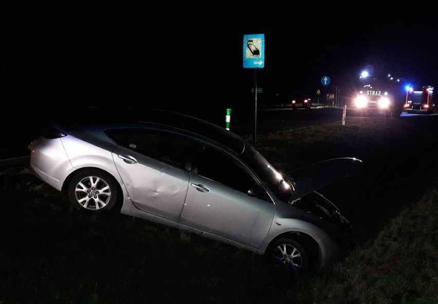 Pijana 29-latka wjechała autem do rowu, z pomocą przyjechał jej chłopak nietrzeźwy