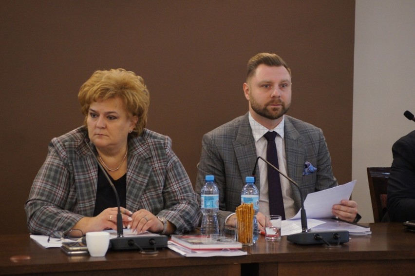 Na sesji rady miasta Radomska o podatkach, budżecie i wspieraniu przedsiębiorców [ZDJĘCIA]