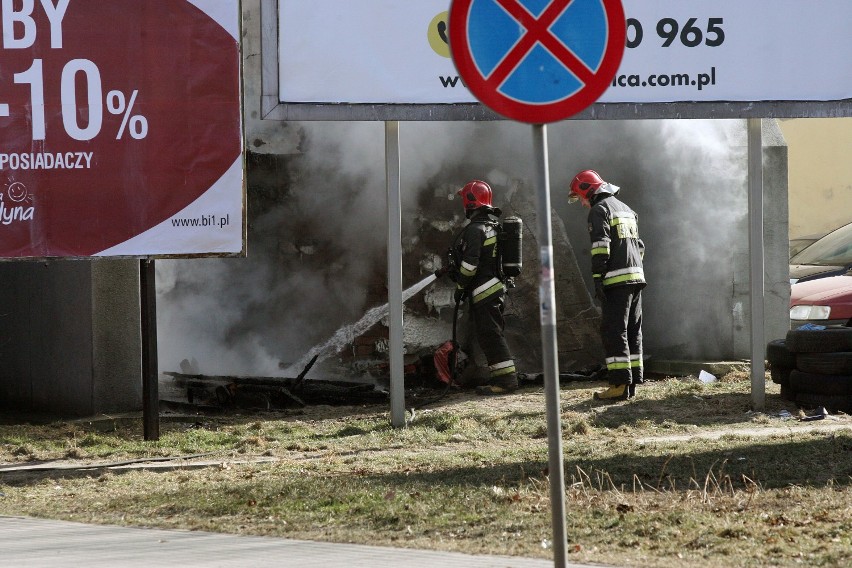 Pożar kamienicy przy ulicy Chojnowskiej w Legnicy [ZDJĘCIA]