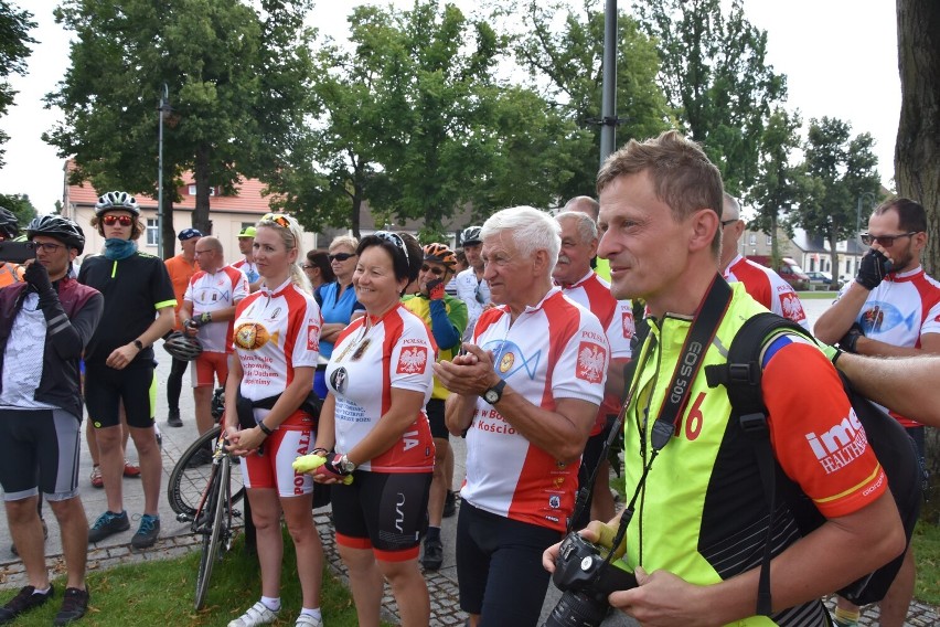 Rogoźno odwiedzili kolarze uczestniczący w XIII Góralskiej Pielgrzymce Rowerowej z Zakopanego na Hel