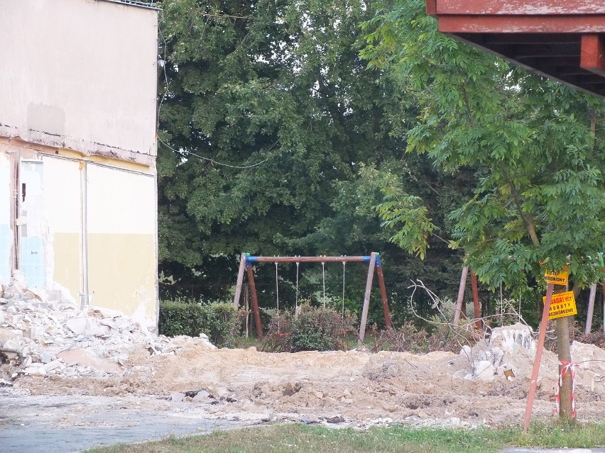 Budowa sali gimnastycznej w Kraśniku. Rozebrano stary...