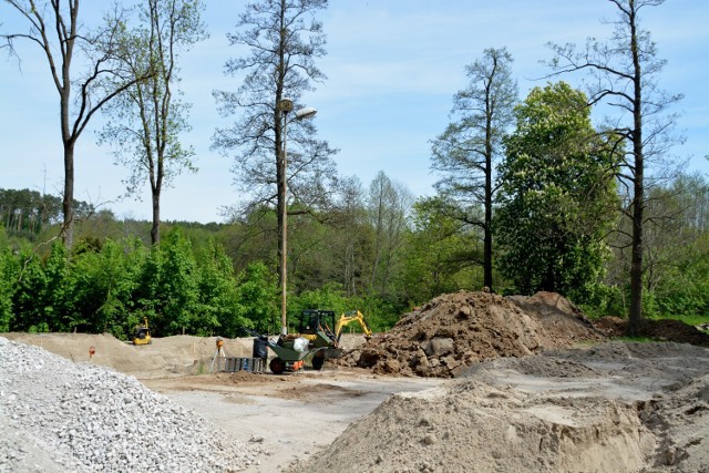 W środę, 18 maja, rozpoczęły się prace budowlane związane z rewitalizacją parku przy ul. Sępoleńskiej w Kamieniu