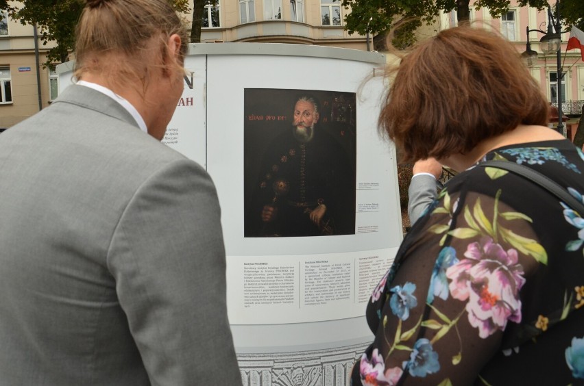 W Przemyślu otwarta została wystawa plenerowa "Hetman" poświęcona Stanisławowi Żółkiewskiemu [ZDJĘCIA]
