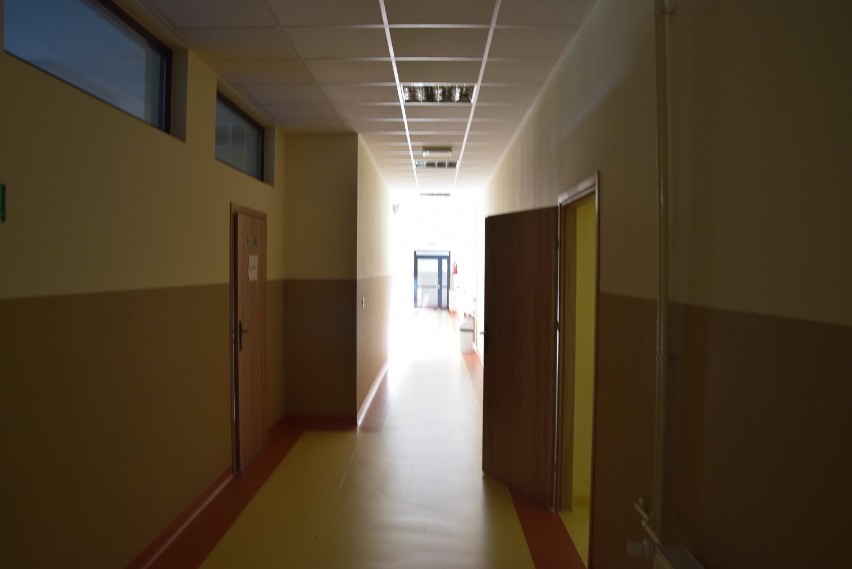 "Nie musimy się już uczyć na korytarzach". Szkoła w Górze Puławskiej wreszcie otwarta