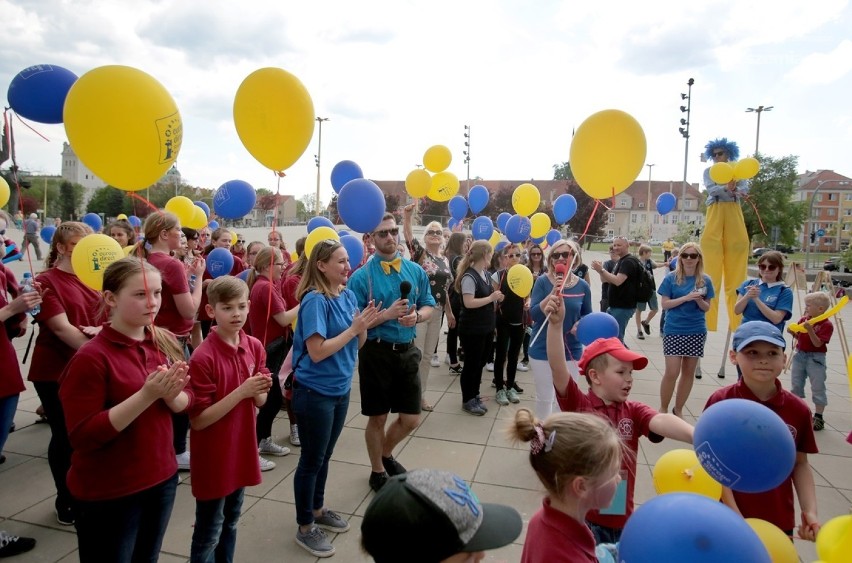 Tydzień Europejski w Szczecinie. Tysiące balonów uleciało w niebo [wideo, zdjęcia]