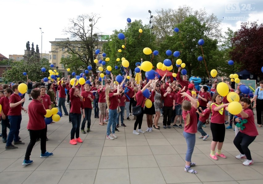 Tydzień Europejski w Szczecinie. Tysiące balonów uleciało w niebo [wideo, zdjęcia]
