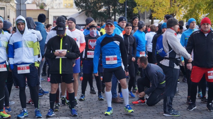 Bieg Niepodległości 2017. Bydgoszczanie walczyli o szablę Marszałka Piłsudskiego! [zdjęcia, wideo] 