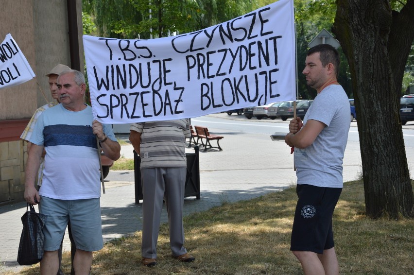 Protest mieszkańców Sygietyńskiego 3. Pikieta przed...