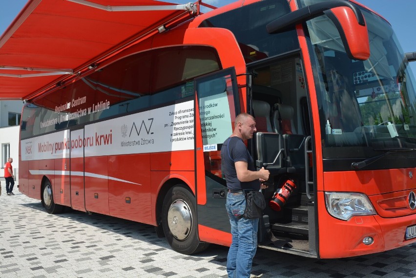 Ponad 400 motocyklistów przyjechało na piknik do Kumowej Doliny w Chełmie. Była widowiskowa parada ulicami miasta, koncerty i zbiórka krwi