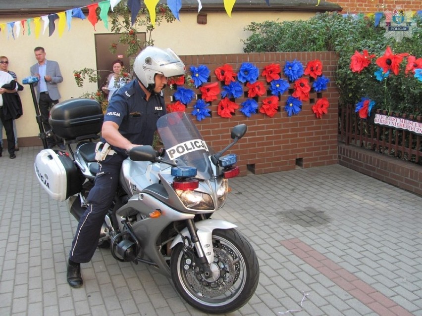Policjanci z Lęborka opowiadali dzieciom o bezpiecznym...