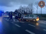 Zderzenie samochodów na drodze krajowej miedzy Praszką i Gorzowem Śląskim [zdjęcia]
