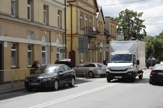 Wjechał w samochód, potem w kamienicę