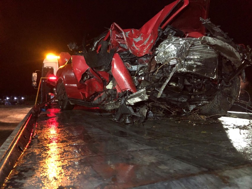 Wypadek na drodze Włocławek - Radziejów. Audi uderzyło w drzewo [zdjęcia]