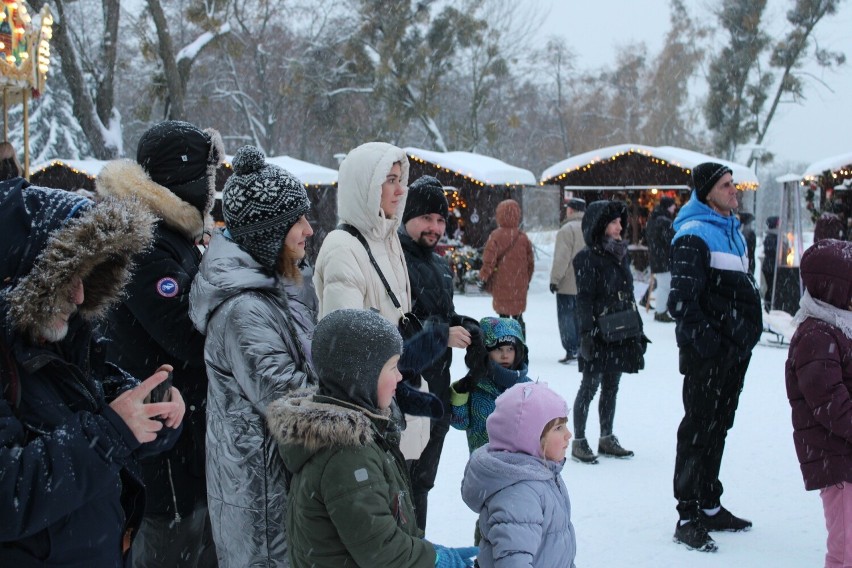 Atrakcje i animacje dla dzieci na Jarmarku Świątecznym w Radomiu. Działo się na placu Jagiellońskim i w Galerii Słonecznej.Zobaczcie zdjęcia