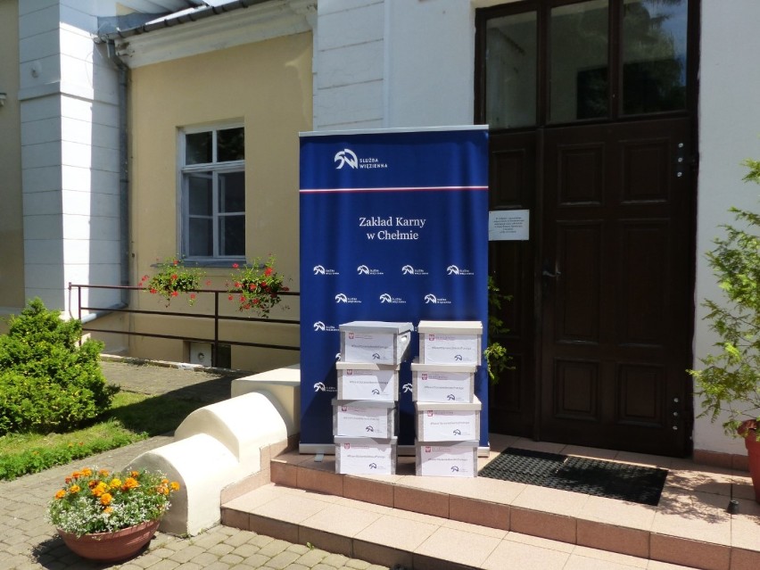 Maseczki  uszyte przez skazanych  z Zakładu Karnego  w Chełmie  trafiły do chełmskich DPS