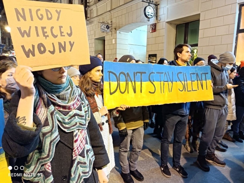 Protest w Łodzi. Wojna na Ukrainie. Wielka manifestacja "Łódź solidarna z Ukrainą" ZDJĘCIA