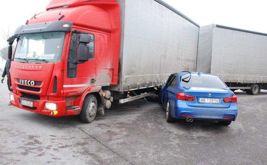 Wypadek w Wygodzie. Samochód ciężarowy zderzył się z osobówką (FOTO)