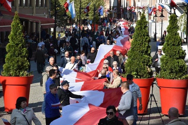 Dzisiaj Dzień Flagi, zobaczcie jak było rok temu w Legnicy.