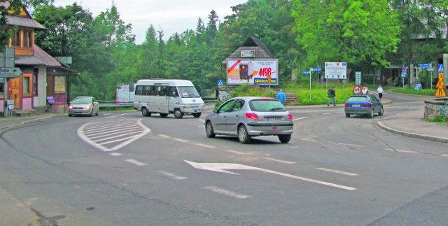 Skrzyżowanie Drogi do Olczy i Drogi na Bystre jest uciążliwe. Rondo rozwiązałoby sprawę