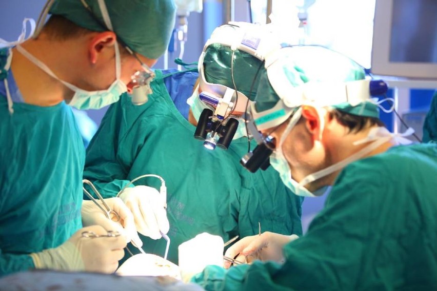 W Pleszewskim Centrum Medycznym przeprowadzono operację rekonstrukcji i plastyki piersi po chorobie nowotworowej