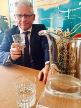 Chrzanów. Tadeusz Arkit zachęca do picia wody z kranu