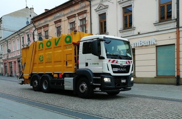 Wciąż nie wiadomo, kto będzie odbierał śmieci od mieszkańców w 2020 roku. Na razie usługę wykonuje spółka Nova