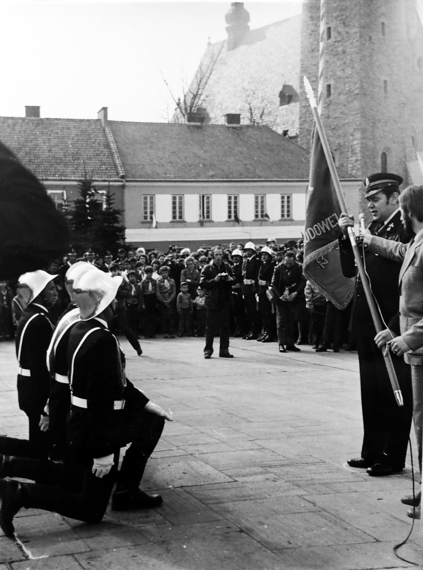 40 lat temu swój "wojewódzki" sztandar dostały nowosądeckie OSP [ZDJĘCIA]