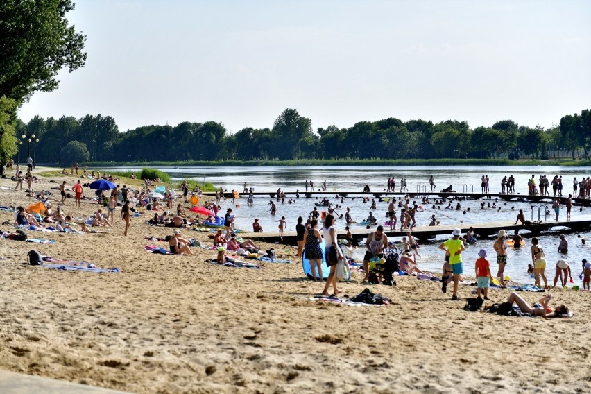 Gorący początek weekendu w Radomiu. Nad zalewem na Borkach ochłody szukało wielu mieszkańców miasta. Zobacz zdjęcia