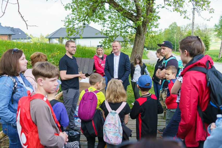 Mogilno. Wolontariusze Fundacji Nowe Kierunki wysprzątali rezerwat cisów w Moglinie w ramach akcji "Dbam o sądeckie" [ZDJECIA]