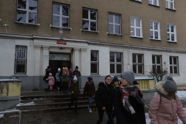 W dużej części normalne lekcje nie odbyły się w poniedziałek w SP nr 65 w Łodzi