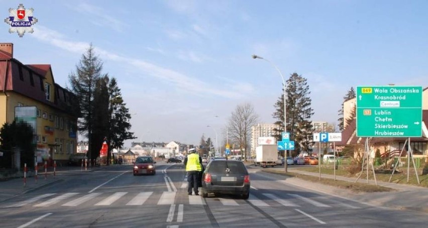 We wtorek kierowca vokswagena potrącił idącego przez...