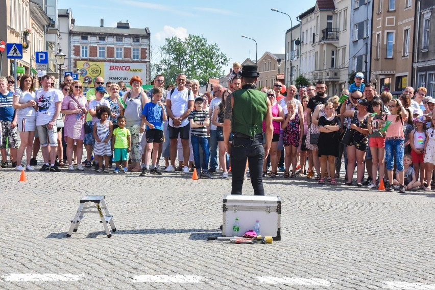 Dni Szamotuł. Artyści uliczni wypełnili przestrzeń pomiędzy statuami [ZDJĘCIA]