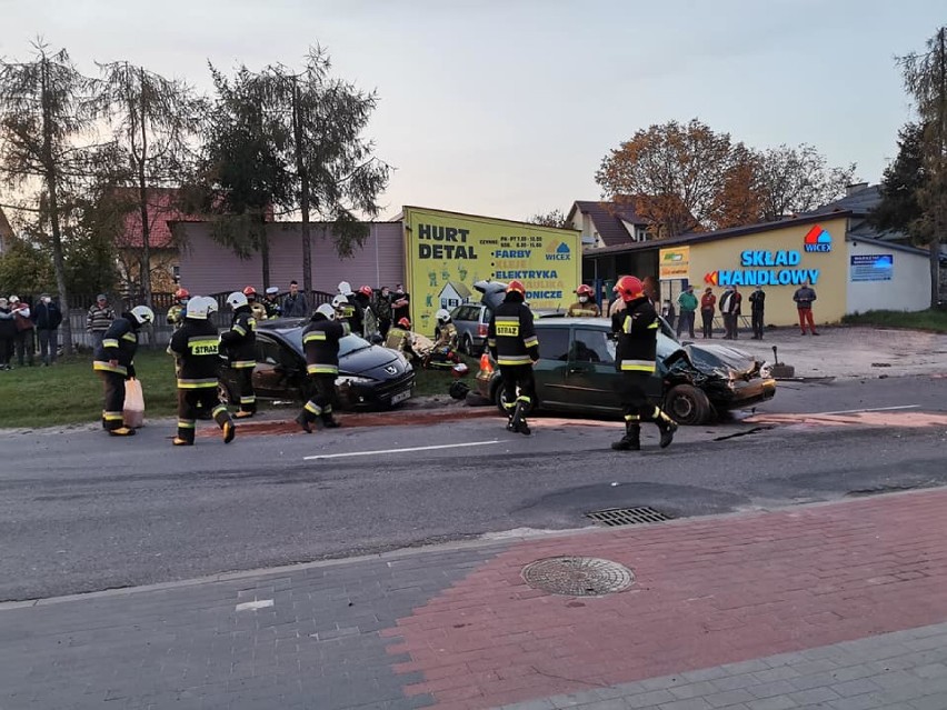 Wypadek w Smardzewicach. Zderzyły się trzy samochody osobowe [ZDJĘCIA]