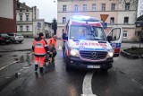Dziecko wyskoczyło z okna na pierweszym piętrze kamienicy w Lesznie. 14 - latek trafił do szpitala [ZDJĘCIA]