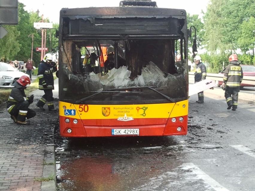 W Wodzisławiu spłonął autobus.