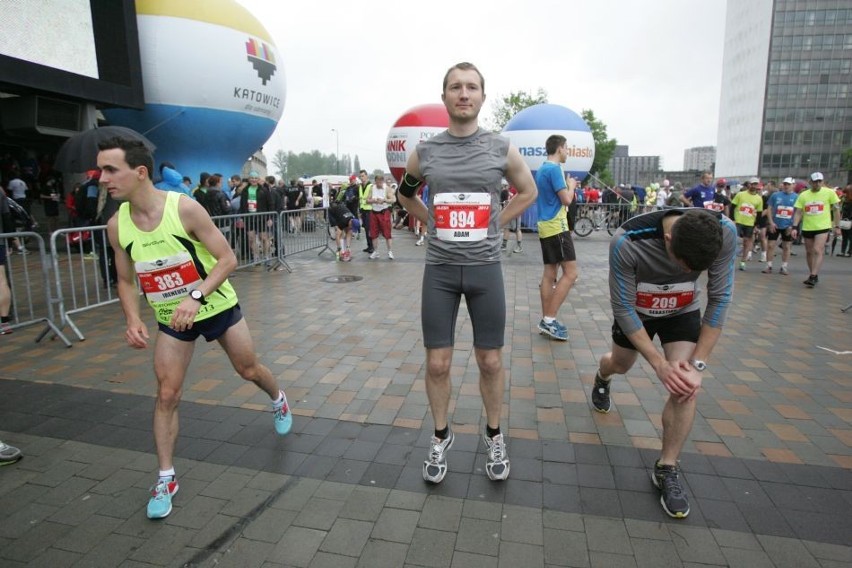 Silesia Marathon 2013 zakończony. Biegli ponad 42 kilometry po śląskich miastach [ZDJĘCIA]