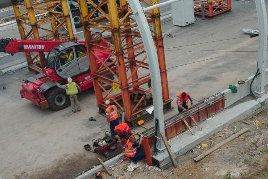 Futurystyczne tunele wyrosły na trasie Toruńskiej.